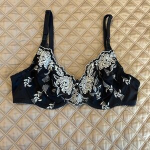 Wacoal Black and Ivory Floral Lace Bra
